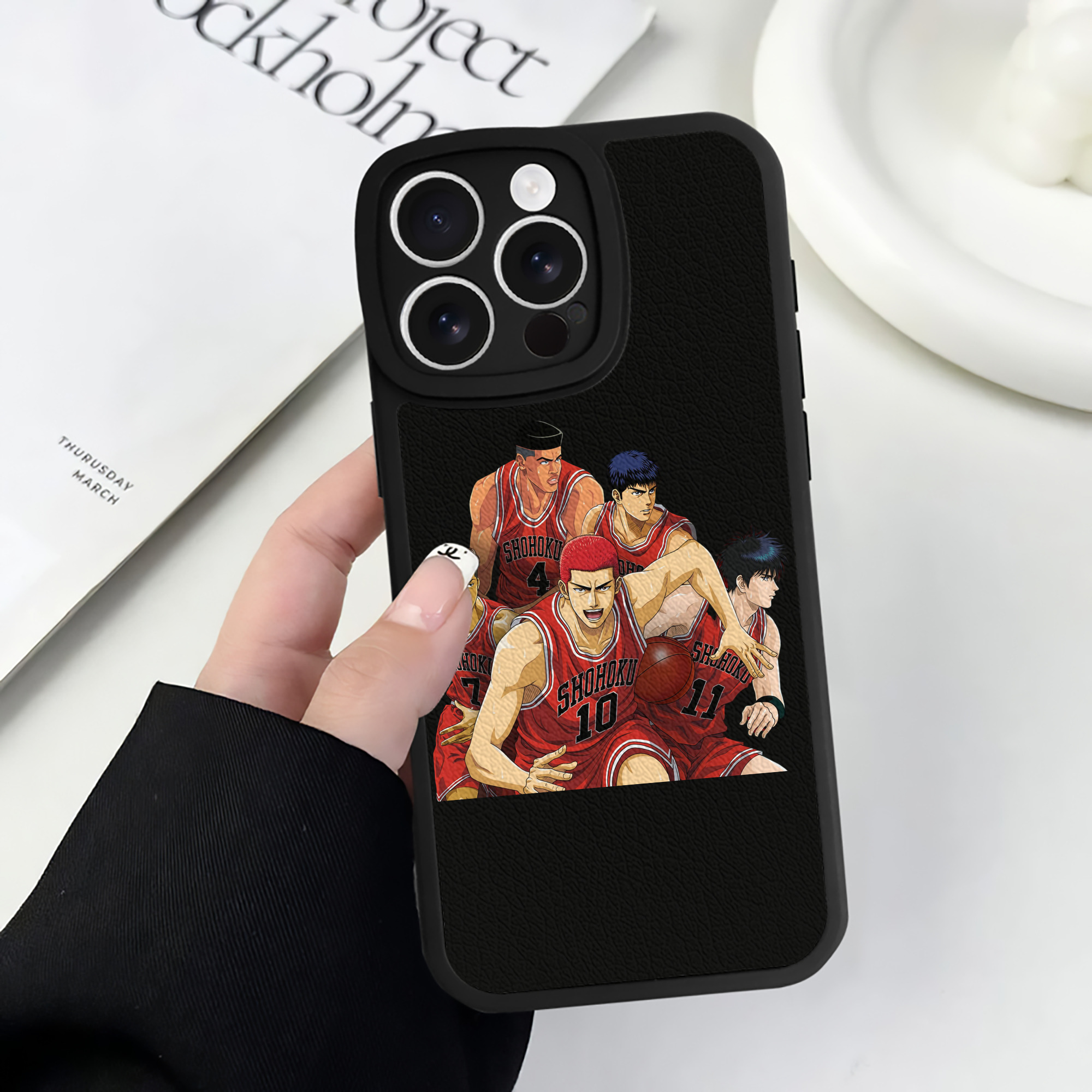 （画像用） SLAM DUNK／スラムダンク 【iPhone 16シリーズ対応】シリコンスマホケース（レザー調） 材質：シリコン
